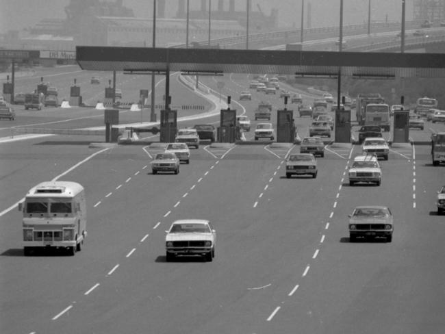 Drivers crossing the newly opened bridge in 1978.