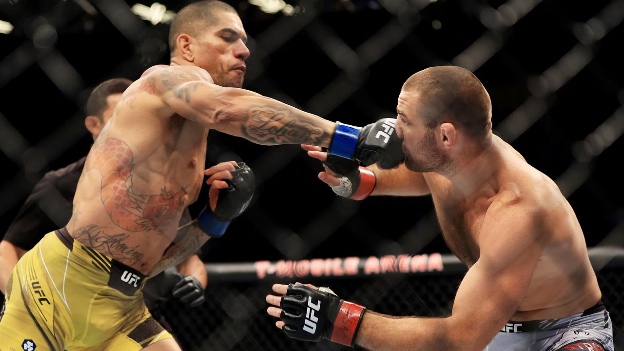 Alex Pereira (L) is on a collison course with Israel Adesanya. Picture: Carmen Mandato/Getty