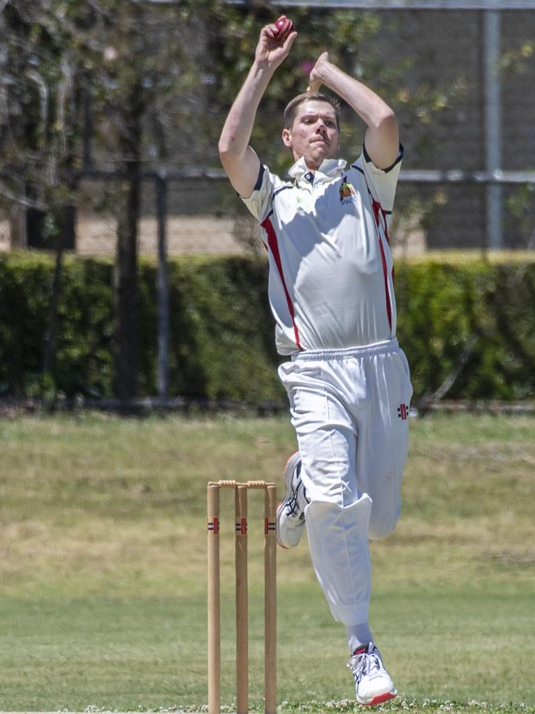 Phillip Reinke bowls for Met Easts. Picture: Nev Madsen.