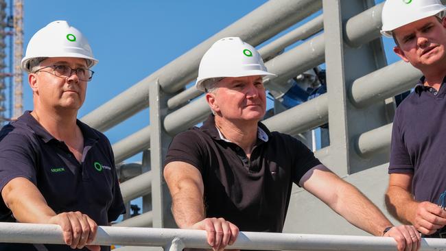 Minister for Climate Change and Energy Chris Bowen with The Australian ambassador to the UAE Heidi Venamore.