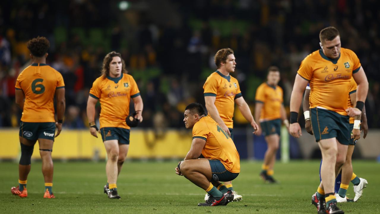 The Wallabies look dejected after going down late to France in the second Test in Melbourne, 2021. Photo: Getty Images
