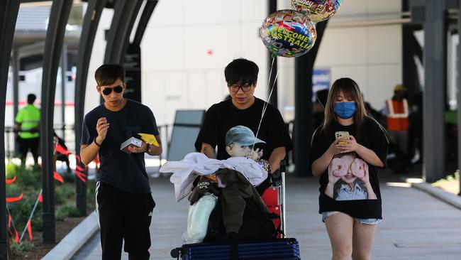 SYDNEY, AUSTRALIA - Newswire Photos JANUARY 02, 2022: People are seen arriving at the Sydney International Airport arrivals terminal, off a Cathay Pacific flight from Hong Kong after Australia set new Covid entry rules for travellers entering the country from China. The government is reportedly considering testing plane waste water on affected flights also. Picture: NCA Newswire / Gaye Gerard