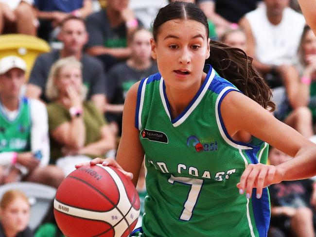 Gold Coast's Waves Katelyn Donovan in action against the Mackay Meteorettes in The Girls QLD U18 State Championships Basketball at Carrara. finalPhotograph : Jason O'Brien