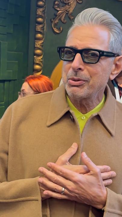 Jeff Goldblum surprises commuters with impromptu piano performance