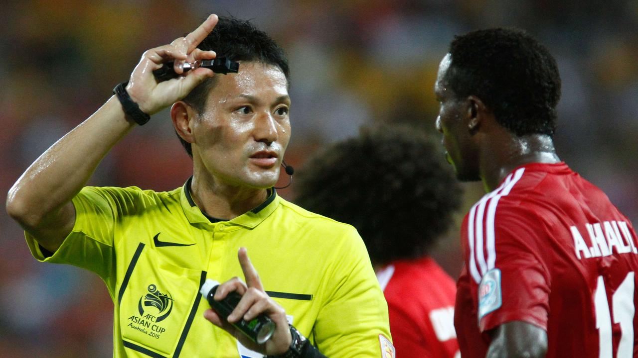 Referee Ryuji Sato from Japan talks to Ahmed Khalil of the United Arab Emirates during the Group C football match against Iran at the AFC Asian Cup in Brisbane on January 19, 2015. AFP PHOTO / John PRYKE --- IMAGE RESTRICTED TO EDITORIAL USE - STRICTLY NO COMMERICAL USE --