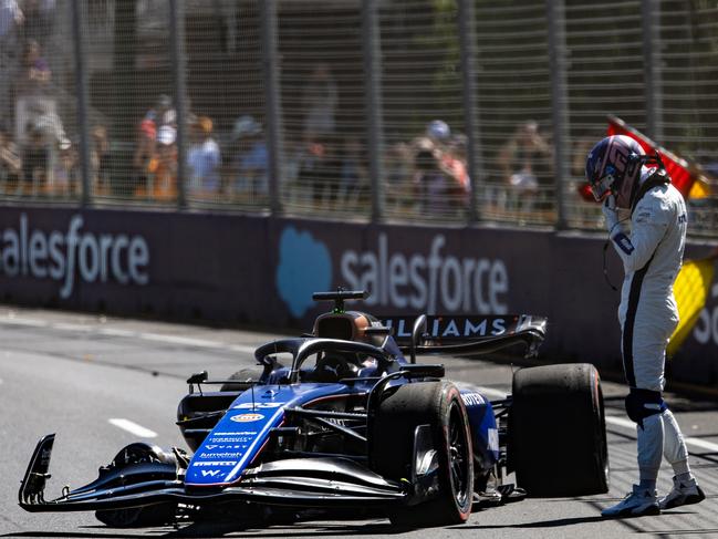 MELBOURNE, AUSTRALIA - MARCH 22: Alex Albon of Thailand and Williams F1 crashes out during FP1 ahead of the F1 Grand Prix of Australia at Albert Park Circuit on March 22, 2024 in Melbourne, Australia. (Photo by Kym Illman/Getty Images)