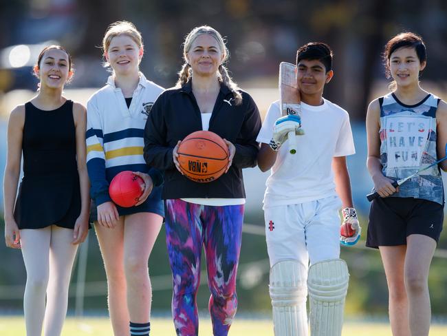 ** FOR NETWORK USE FIRST ** Kids in different sport codes, for body shaming story - (L-R) Annalise Calabria (13 years), Genie Anderson (13 years) - Footy,  Taryn Brumfitt, Pranav Anthony (13 years) - Cricketer, Charlie Gardener (13 years) - Badminton., Picture Matt Turner.