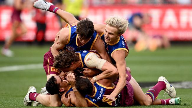 MELBOURNE, AUSTRALIA - SEPTEMBER 28: Joe Daniher, Charlie Cameron, Kai Lohmann, Eric Hipwood and Callum Ah Chee of the Lions celebrate winning premiership during the AFL Grand Final match between Sydney Swans and Brisbane Lions at Melbourne Cricket Ground, on September 28, 2024, in Melbourne, Australia. (Photo by Quinn Rooney/Getty Images)