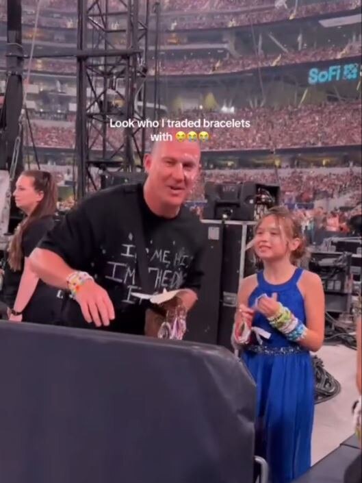 Channing Tatum and his daughter Everly traded friendship bracelets at Swift’s Los Angeles show. Picture: @thaatgirlcarlie/POP NATION/TMX.