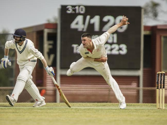 Sorrento paceman Jake Wood goes at Baxter last season. Picture: Valeriu Campan