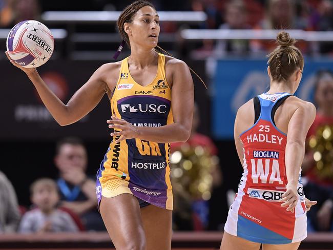 SYDNEY, AUSTRALIA - JUNE 17: Geva Mentor of the Lighting looks to pass the ball  during the round seven Super Netball match between the Swifts and the Lightning at Qudos Bank Arena on June 17, 2018 in Sydney, Australia.  (Photo by Brett Hemmings/Getty Images)