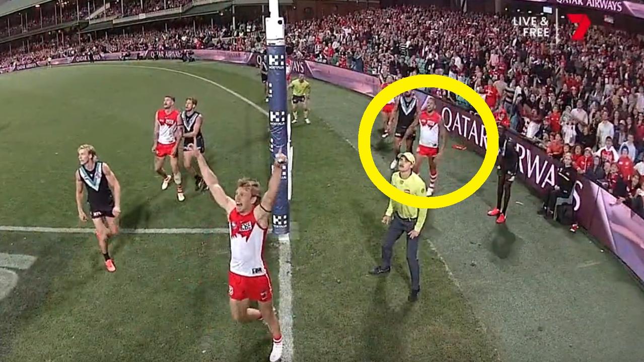 Buddy Franklin before the kick was stopped short by Aliir Aliir. Photo: Twitter, 7AFL.