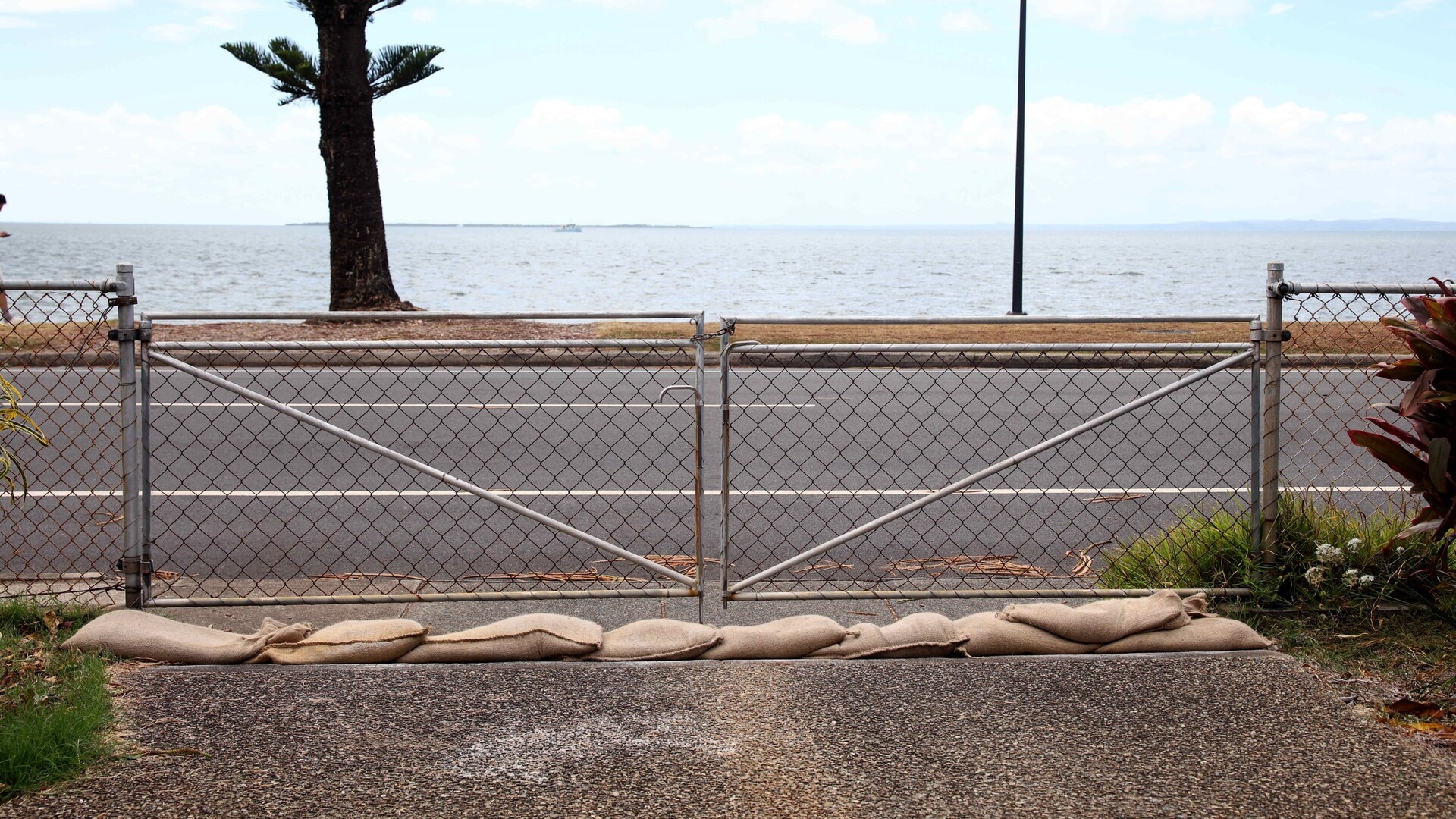 Cyclone Alfred lurks off Queensland coastline as residents prep for flash flooding