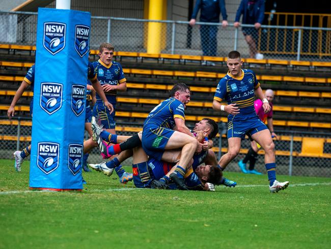 Ethan Ferguson is held up over the line. Picture: Thomas Lisson