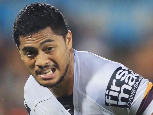 SYDNEY, AUSTRALIA - MARCH 23:  Anthony Milford of the Broncos is tackled during the round three NRL match between the Wests Tigers and the Brisbane Broncos at Campbelltown Sports Stadium on March 23, 2018 in Sydney, Australia.  (Photo by Mark Evans/Getty Images)