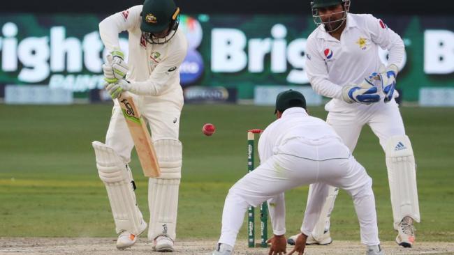 Usman Khawaja defied Pakistan's spinners late on