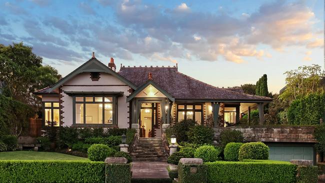 Along Edgecliff Esplanade in the Sydney Middle Harbour suburb of Seaforth, the 1912 Federation-style house above was the city’s top weekend auction sale at $14m.