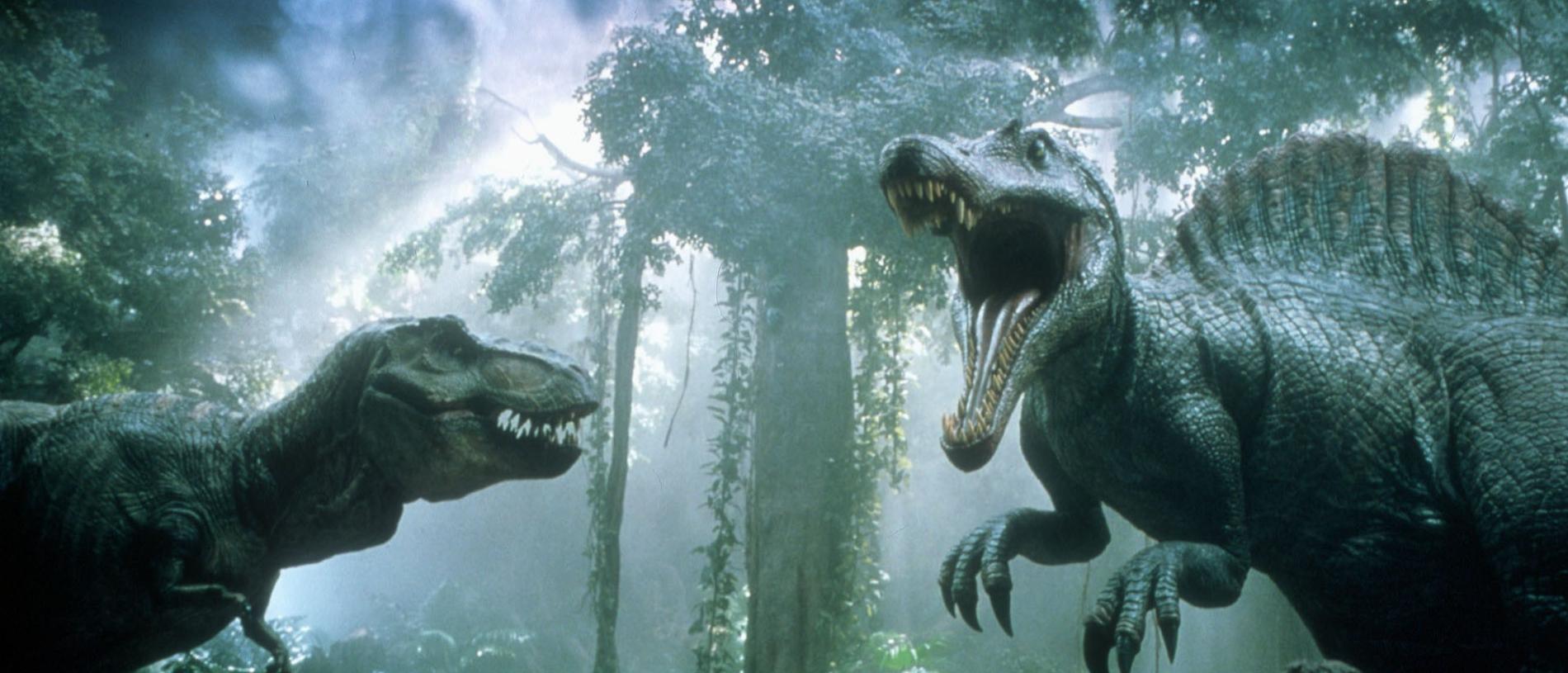 2001 : Velociraptor and Spinosaurus in scene from the 2001 film "Jurassic Park III".
