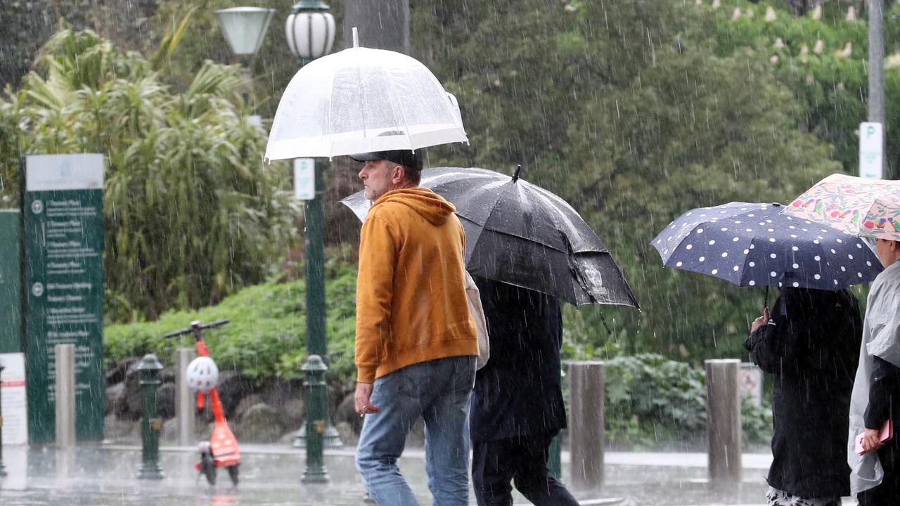 Thunderstorm asthma warning eases in Melbourne as rain falls | news.com ...