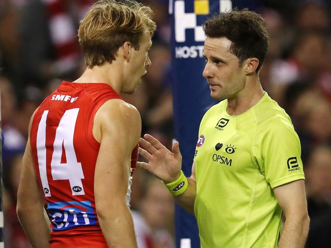 AFL Round 2. Western Bulldogs vs. Sydney Swans at Etihad Stadium. Umpire Brendan Hosking explains to Sydney's Callum Mills why he paid the rushed behind decision in the last qtr     . Pic: Michael Klein