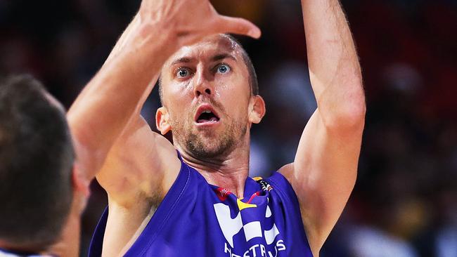 Steve Blake of the Kings hits a shot. Picture: Phil Hillyard
