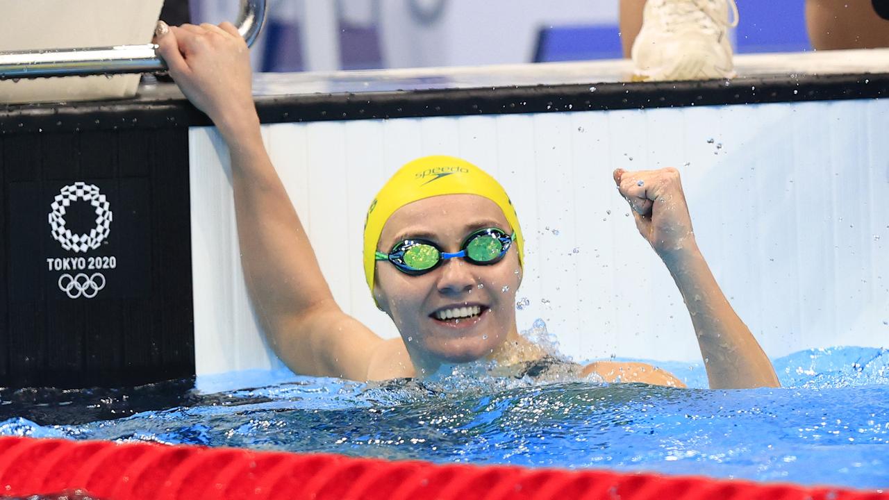 Ariarne Titmus celebrates her second gold medal win. Picture: Adam Head