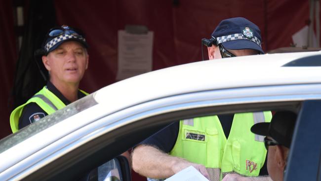 Police check cars at the Queensland border with NSW at Griffith Street in Coolangatta. Picture: NCA NewsWire / Steve Holland