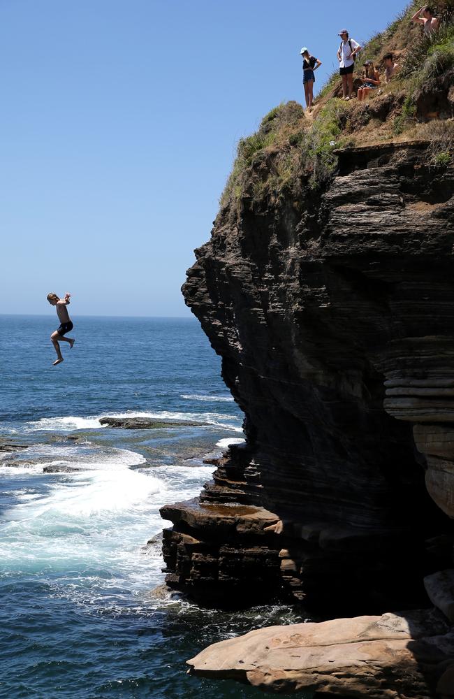 Warriewood blowhole jump: Trapped teens saved by fearless volunteer ...