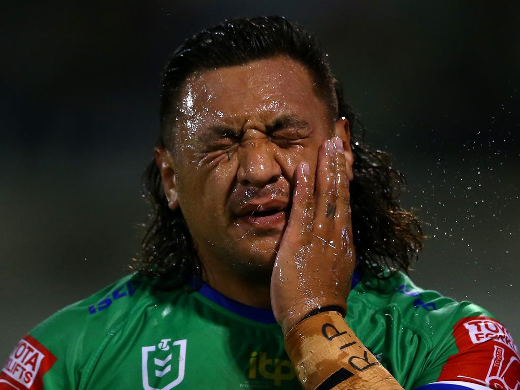 CANBERRA, AUSTRALIA - APRIL 17: Josh Papalii of the Raiders splashes water on his face during the round six NRL match between the Canberra Raiders and the Parramatta Eels at GIO Stadium on April 17, 2021, in Canberra, Australia. (Photo by Matt Blyth/Getty Images)