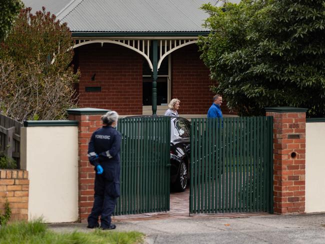 MELBOURNE, AUSTRALIA - NCA NewsWire Photos - 5 MAY 2024: Members of Forensic Police work at the scene of a fatal stabbing in Ormond. Picture: NCA NewsWire / Diego Fedele