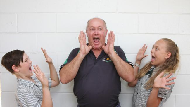 Sunnybank Hills State School teacher Dave Robertson aka Mr Robbo is retiring after 40 years as a teacher. He is pictured with his students Lucy Julien (right) and Cooper Warren (left). Photo: Kristy Muir