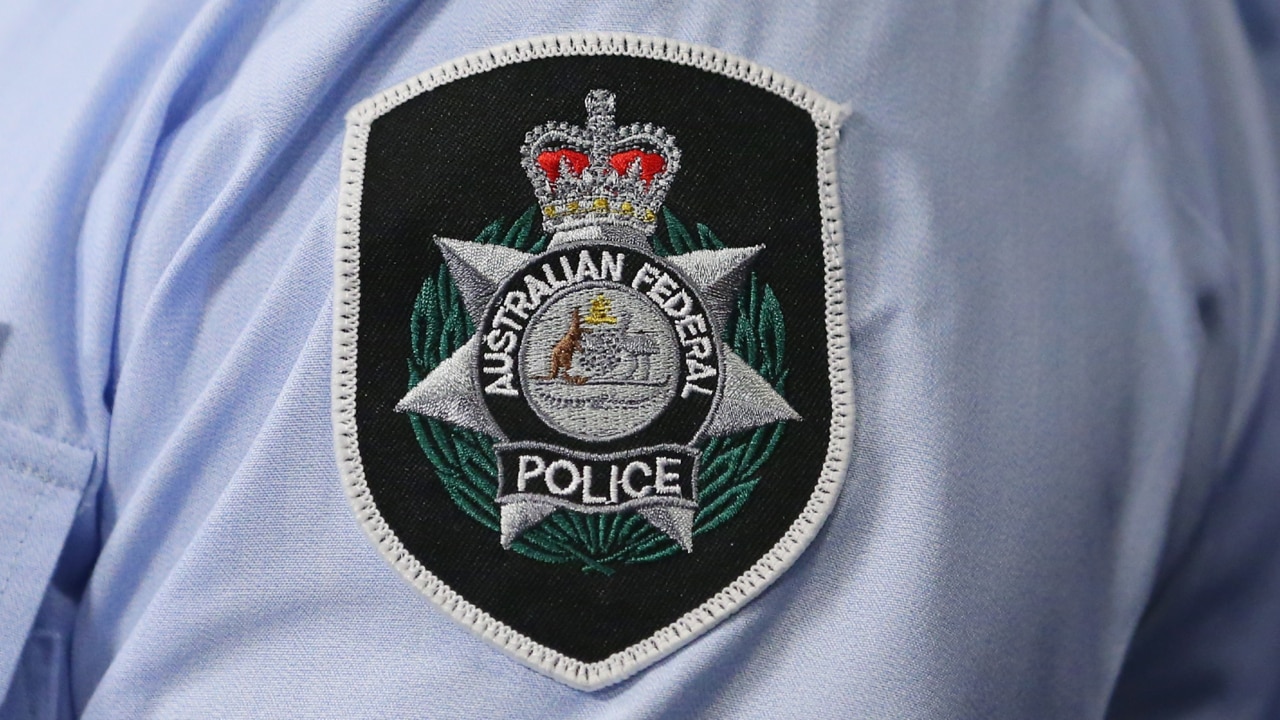 Hundreds of Australian Federal Police officers threaten to quit over pay deal