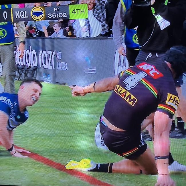 Stephen Crichton gives Scott Drinkwater a taste of his own medicine. Picture: Fox League