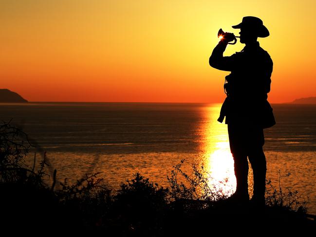 Australians are being asked to light up the dawn at home this Anzac Day, as isolation and social distancing measures continue for COVID-19. Picture: Sam Ruttyn.