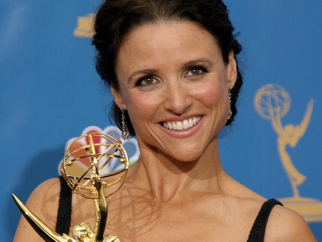 28/08/2006 WIRE: Actress Julia Louis-Dreyfus winner of Outstanding Lead Actress in a Comedy Series poses in the press room at the 58th Annual Primetime Emmy Awards at the Shrine Auditorium 27 August 2006 in Los Angeles, California.   Kevin Winter/Getty Images/AFP = FOR NEWSPAPERS, INTERNET, TELCOS AND TELEVISION USE ONLY =