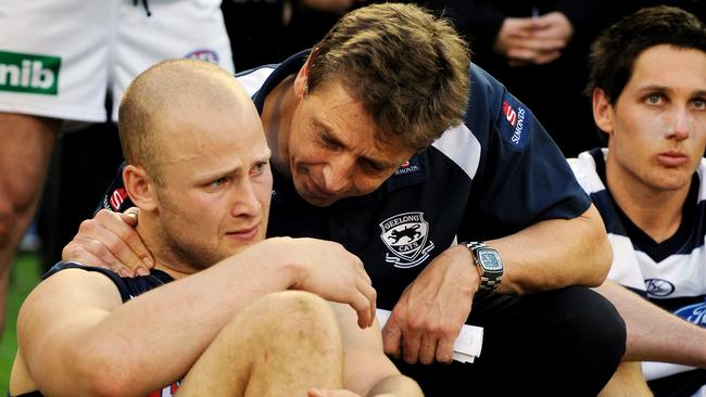 Geelong coach Mark Thompson consoles a teary Gary Ablett after the 2008 Grand Final.