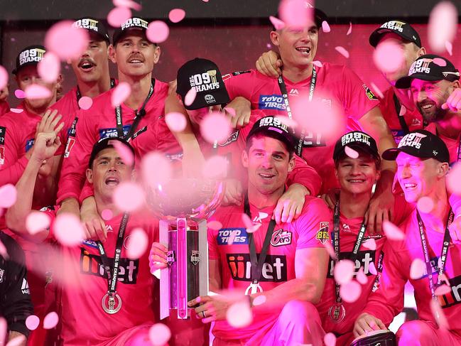 *** BESTPIX *** SYDNEY, AUSTRALIA - FEBRUARY 08: The Sixers pose with the trophy after winning the Big Bash League Final match between the Sydney Sixers and the Melbourne Stars at the Sydney Cricket Ground on February 08, 2020 in Sydney, Australia. (Photo by Mark Metcalfe/Getty Images)