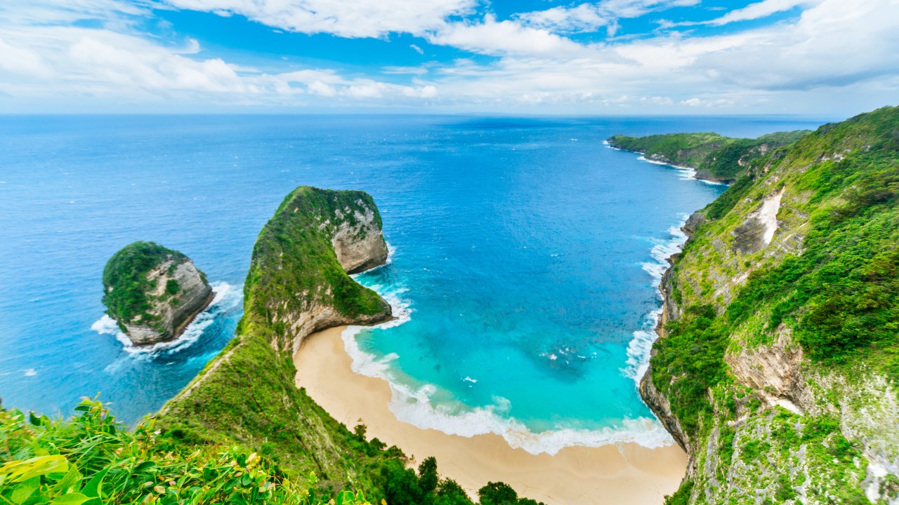 Nusa Penida is a must-visit when travelling to Bali - and you can tour it, for free, when you book this stunning hotel stay. Picture: iStock