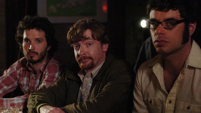 Bret McKenzie as Bret, Rhys Darby as Murray, and Jemaine Clement as Jemaine in Flight Of The Conchords.