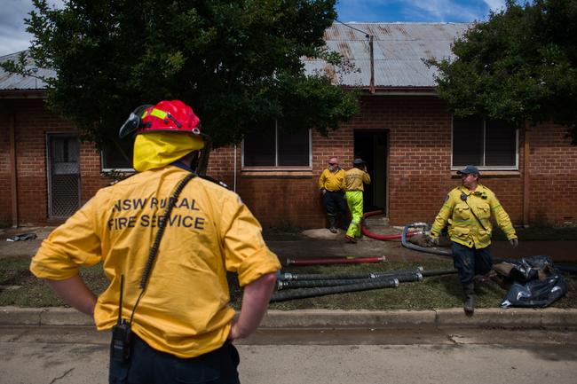 Emergency services NSW pump water out of people homes in Cowra. Picture: Nathan Laine/Bloomberg