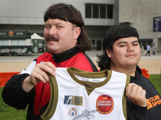 Grand Final Tickets Trade Up Challenge. Joel Eyles and Riley Srey with a jumper signed by Buddy Franklin Thursday, August 31, 2023. Picture: David Crosling