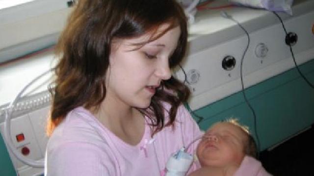 Britain S Youngest Mum Pregnant Again Kidspot