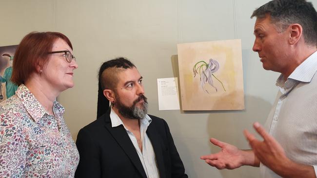 Macquarie MP Susan Templeman and opposition deputy leader Richard Marles discuss post-bushfire trade with Gallery One88 owner Victor Peralta (centre). “Everyone can do a service to rebuilding by visiting communities like Katoomba and Bilpin,” Mr Marles said. Picture: Isabell Petrinic