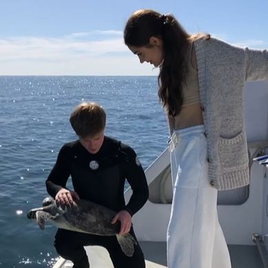 Emmy and Robert are seen releasing a turtle into the ocean. Picture: Instagram