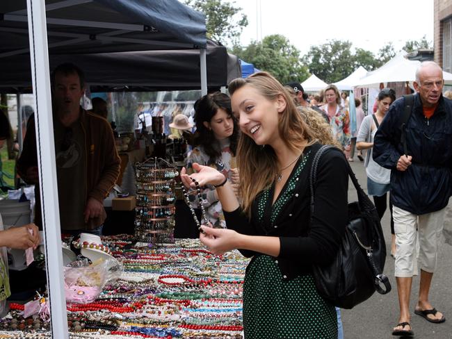 Julie Simon shopping at the markets that earn Bondi Beacu Public School $325,000 a year.