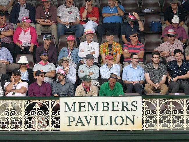 Spectators watch on from the Members Pavilion on day 4 of the third Test Match between Australia and New Zealand at the SCG in Sydney, Monday, January 6, 2020. (AAP Image/Dan Himbrechts) NO ARCHIVING, EDITORIAL USE ONLY, IMAGES TO BE USED FOR NEWS REPORTING PURPOSES ONLY, NO COMMERCIAL USE WHATSOEVER, NO USE IN BOOKS WITHOUT PRIOR WRITTEN CONSENT FROM AAP