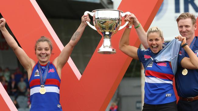 Ellie Blackburn with suspended skipper Brennan, who missed the AFLW grand final through suspension. Pic: AAP