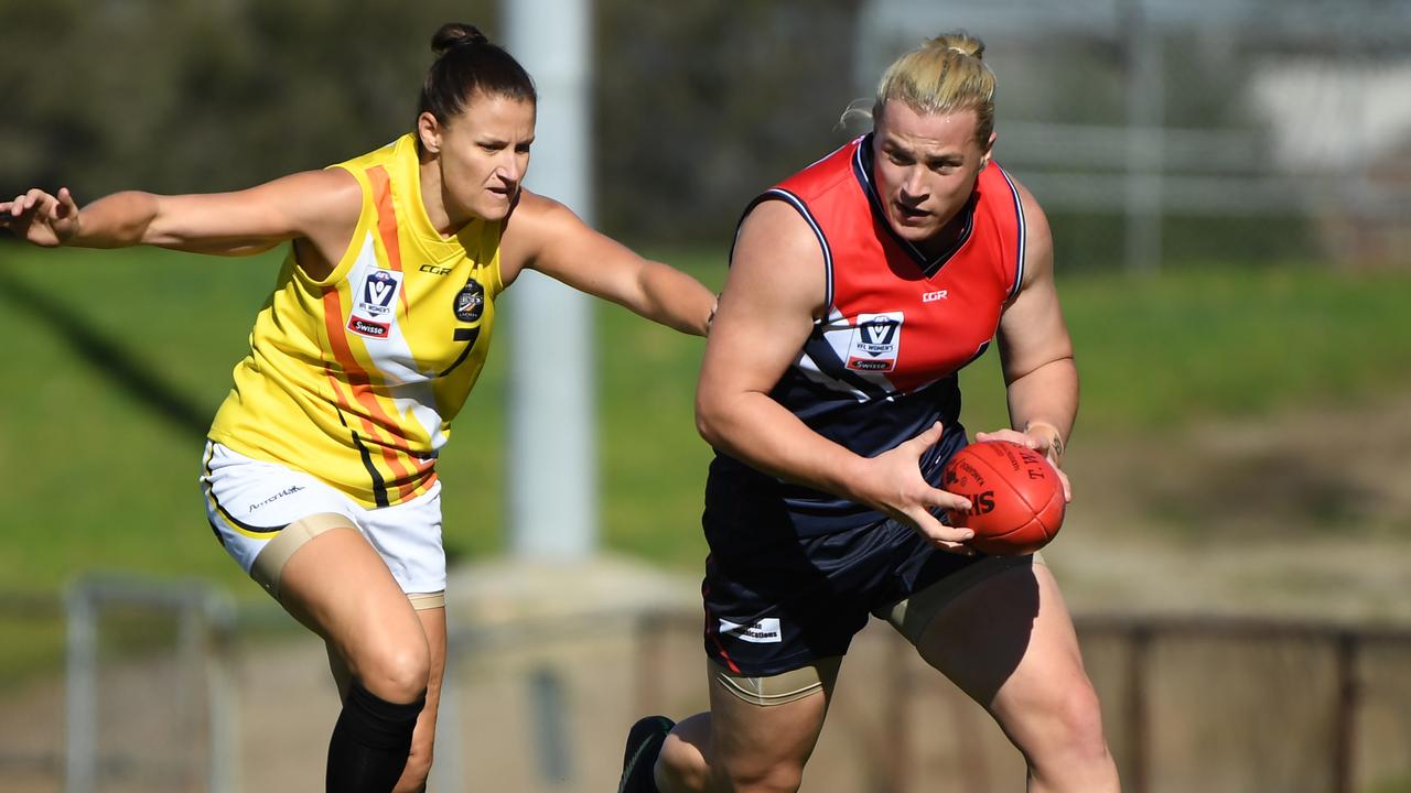 Hannah Mouncey (right) wants to play AFLW. Photo: AAP Image/James Ross