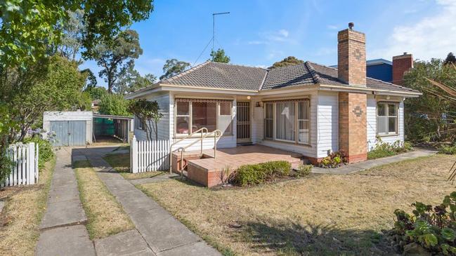 The three-bedroom house at 3 Heather Ave, Mount Clear, Ballarat, is priced at $400,000-$440,000.