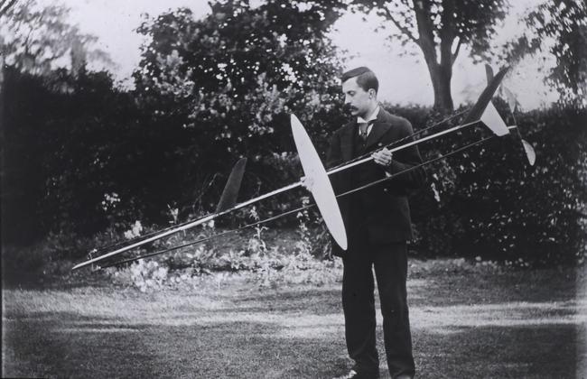 Lanchester holding a glider in about 1890.